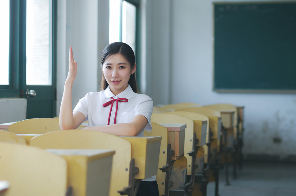 美女校花清纯可爱校服性感裙角飞扬写真清纯美女 甜美可爱 制服诱惑 清纯诱惑 