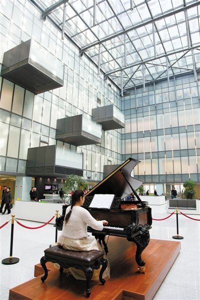 医院放七百万元钢琴南京回应：心理按摩