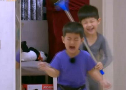 《妈妈是超人2》安吉坑哭弟弟三次 被笑评良心不会痛吗