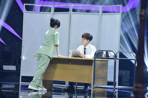 任嘉伦亮相《王牌对王牌》与李小璐上演最养眼尬舞