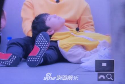 心疼！王俊凯录《高能少年团》不舒服呕吐 稍缓解便微笑示人