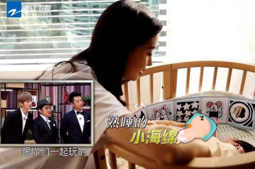 黄晓明儿子首出镜 少女baby抱小海绵身上闪耀母性光辉