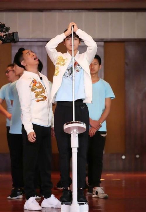 《高能少年团》身高体重曝光 王俊凯58kg王大陆78kg