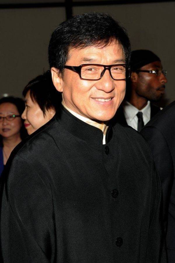 被问房祖名和欧阳娜娜谈恋爱了 成龙:绯闻也相信?