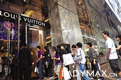 “占中”使香港奢侈品牌营业额大跌股价受重创